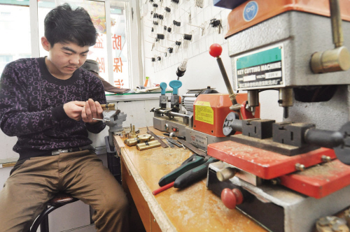 黔南开锁店为啥“牛号”频现 听开锁师傅讲什么锁最防盗