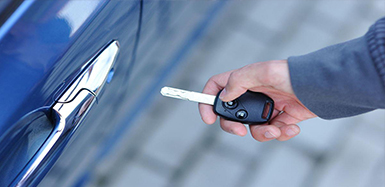 黔南汽车钥匙锁在车里了怎么办？如何开汽车锁